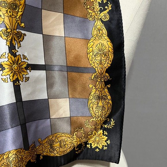 ⭐️Square 100% Silk Multicolored Square Print Scarf Sz-One Size - Picture 6 of 9